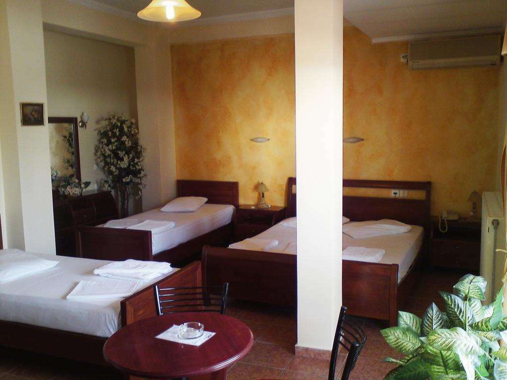 Faros II Hotel Piraeus Room photo